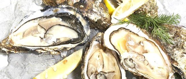 Устрицы с яблочно-перечным соусом