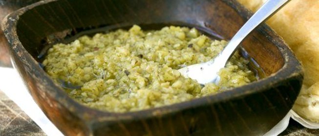 Спред из бобов эдамам с чесноком