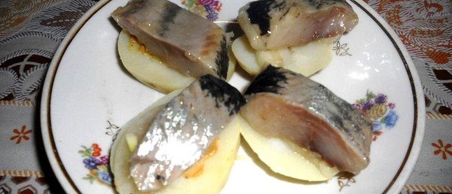 Простая закуска из сельди и картофеля