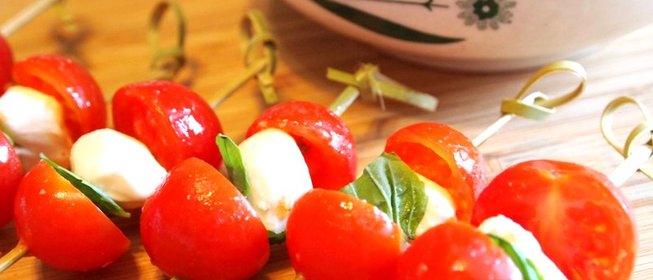 Канапе с сыром моцарелла