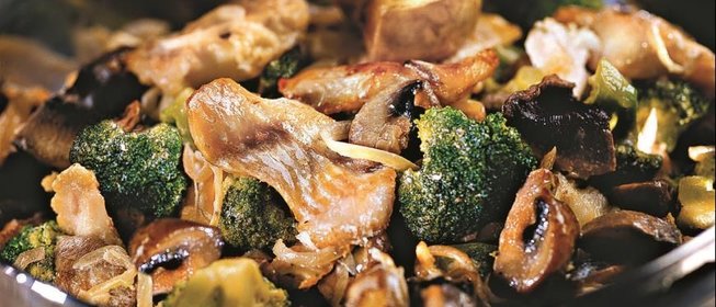 Рагу из рыбы с шампиньонами и брокколи