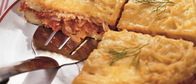 Запеканка из лапши, помидоров и сыра