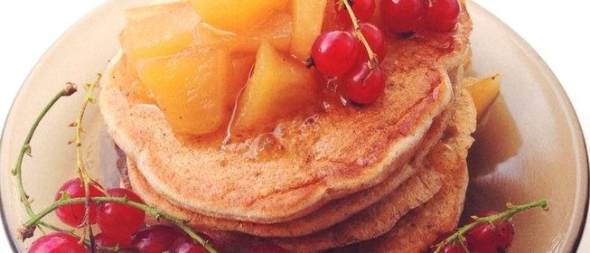 Веганские оладьи с яблочным соусом