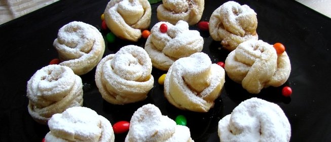 Печенье из слоеного дрожжевого теста