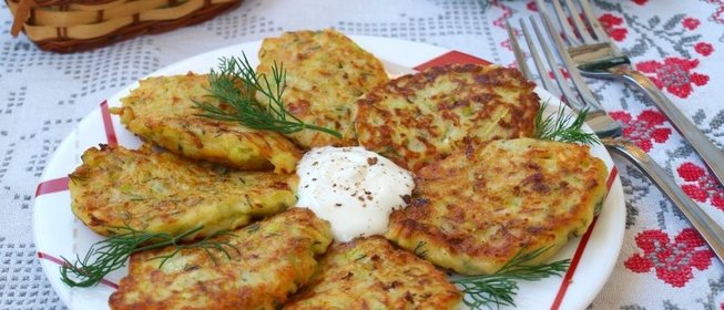 Кабачковые оладьи с творогом
