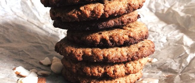 Печенье из миндальной муки и арахисовой пастой