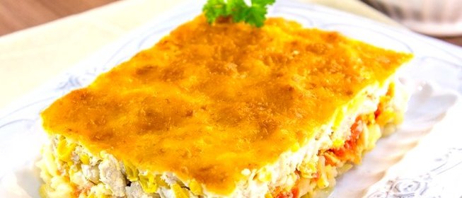 Запеканка с рисом, куриным филе, кукурузой и овощами