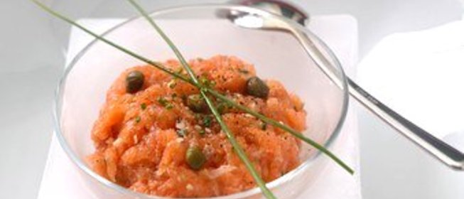 Новогодняя закуска из лосося с имбирем