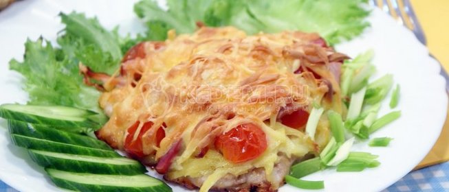 Помидоры с маслинами и сыром