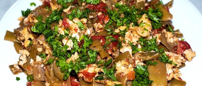 Лобио из стручковой фасоли с яйцом