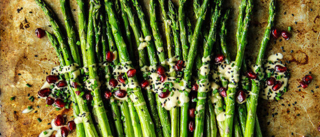 Спаржа под кунжутным соусом