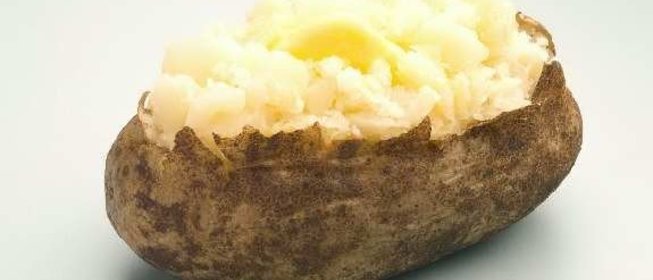 Печеный картофель половинками