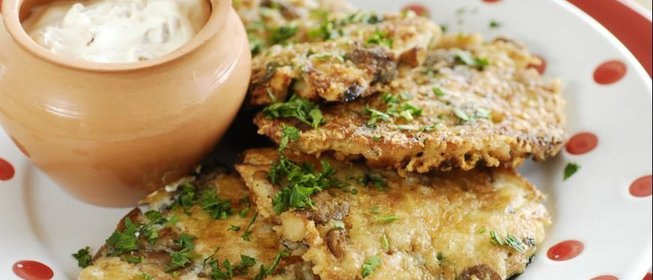 Грибные оладьи с лимонным соусом