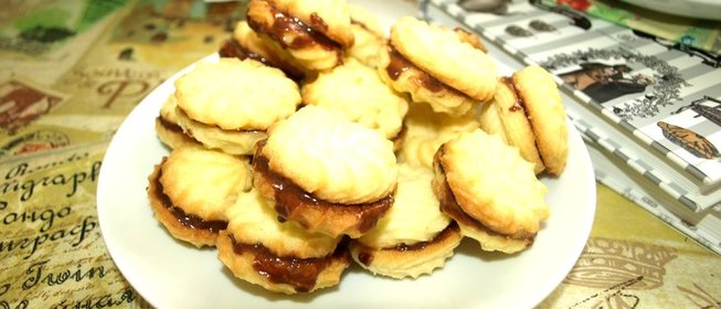 Печенье «Венское сабле» с ганашем из молочного шоколада