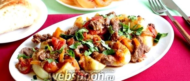 Молодой картофель с мясной подливой