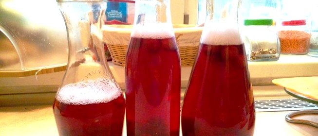 Ароматный вишневый компот