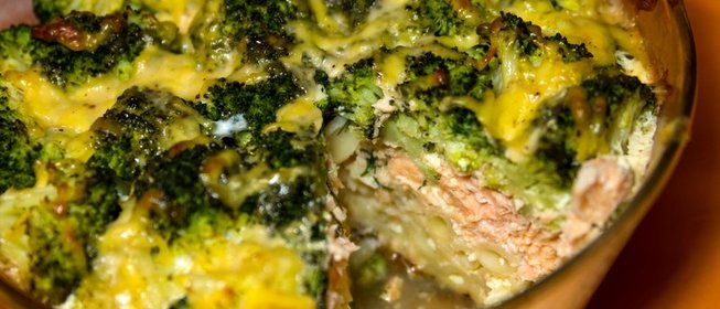 Запеканка с семгой и брокколи