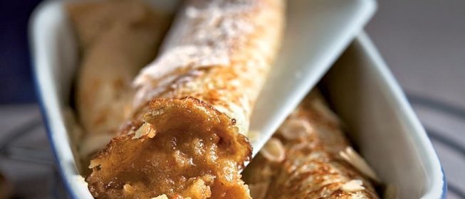 Блины, запеченные с миндальным кремом