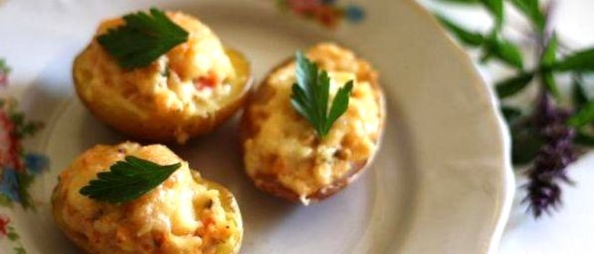 Запеченный картофель с начинкой