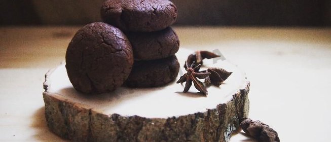 Шоколадное печенье с бадьяном