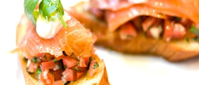 Брускетта с семгой