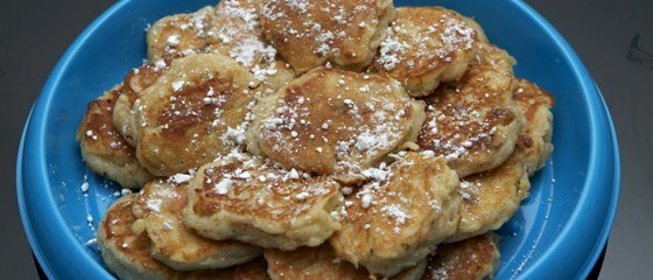 Яблочные оладьи с йогуртом