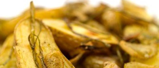 Золотистый картофель на утином жире с чесноком и тимьяном