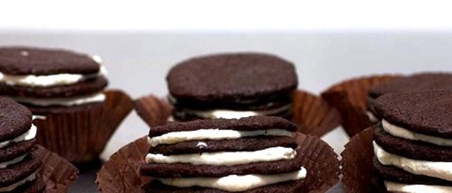 Шоколадное печенье со сливочным кремом